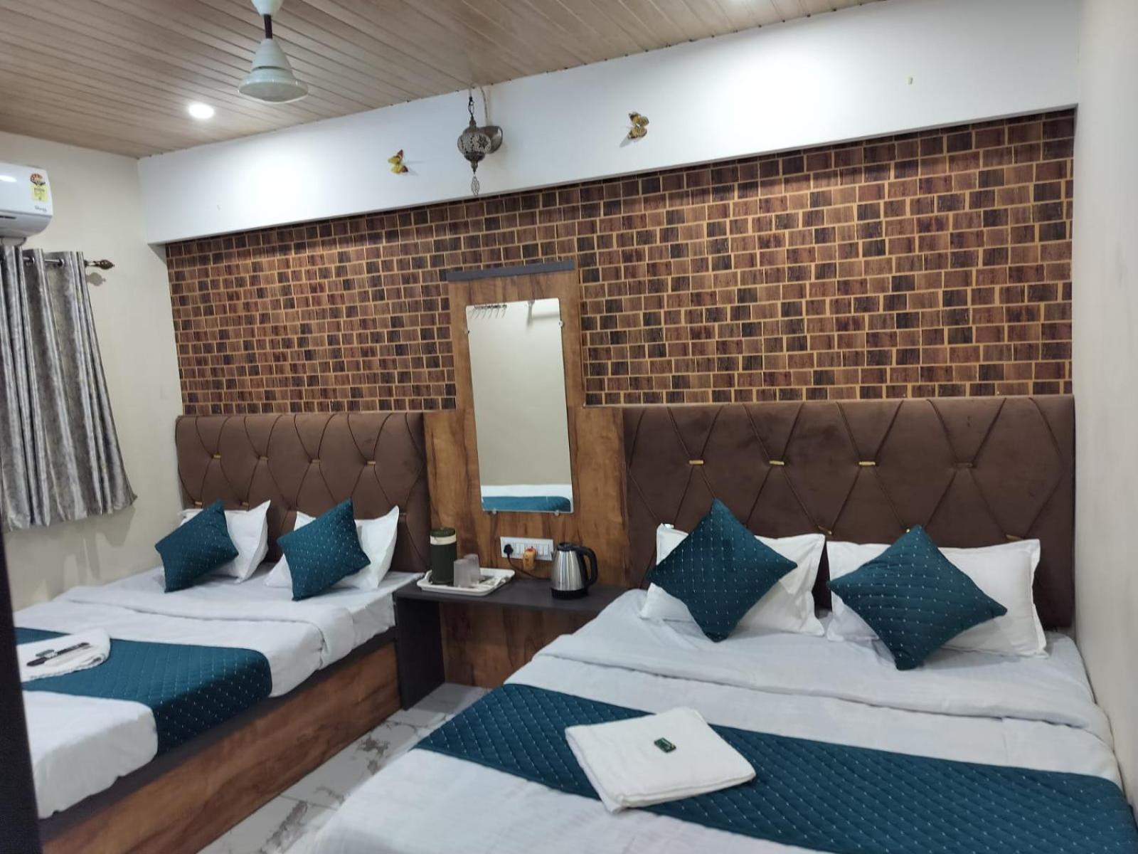 Hotel Mahalok Palace Ujjain Exterior foto